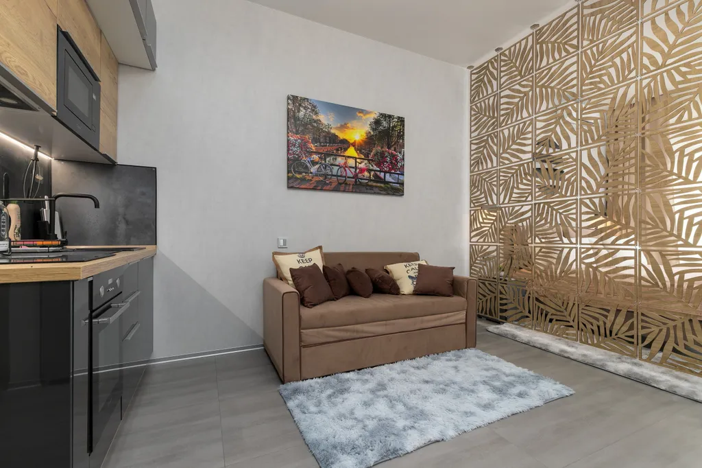 Большая современная студия у моря с видом на горы