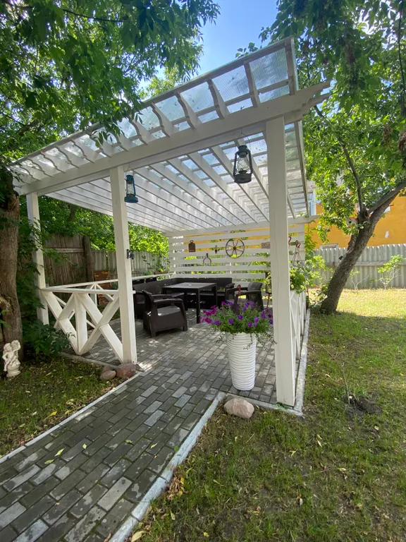 Апартамент с уютным двориком