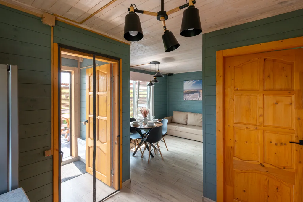 Дом на берегу реки с банным чаном