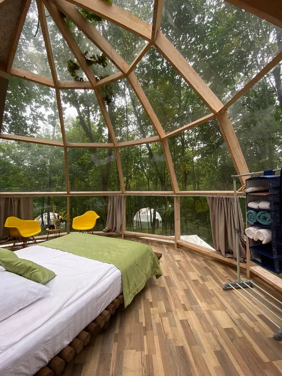 Сфера с террасой и камином