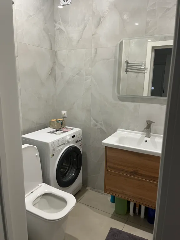 Квартира Квартира с новым ремонтом на первом этаж окна на парковку — Элиста