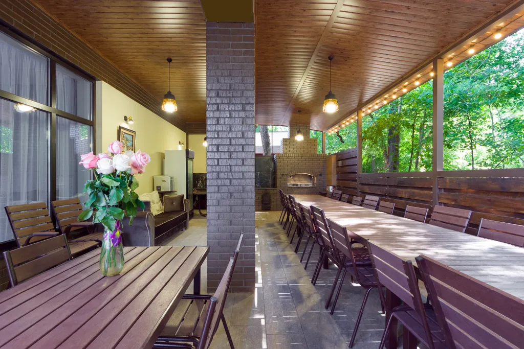 Новый коттедж c 9-ю спальнями бассейном и верандой