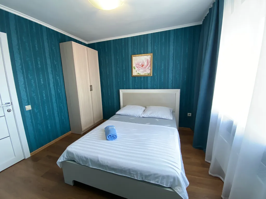 Уютная и светлая двухкомнатная квартира — аренда посуточно в Нягань