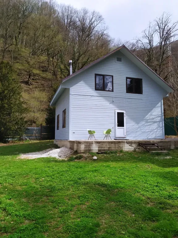 Дом с камином и с большим фруктовым садом