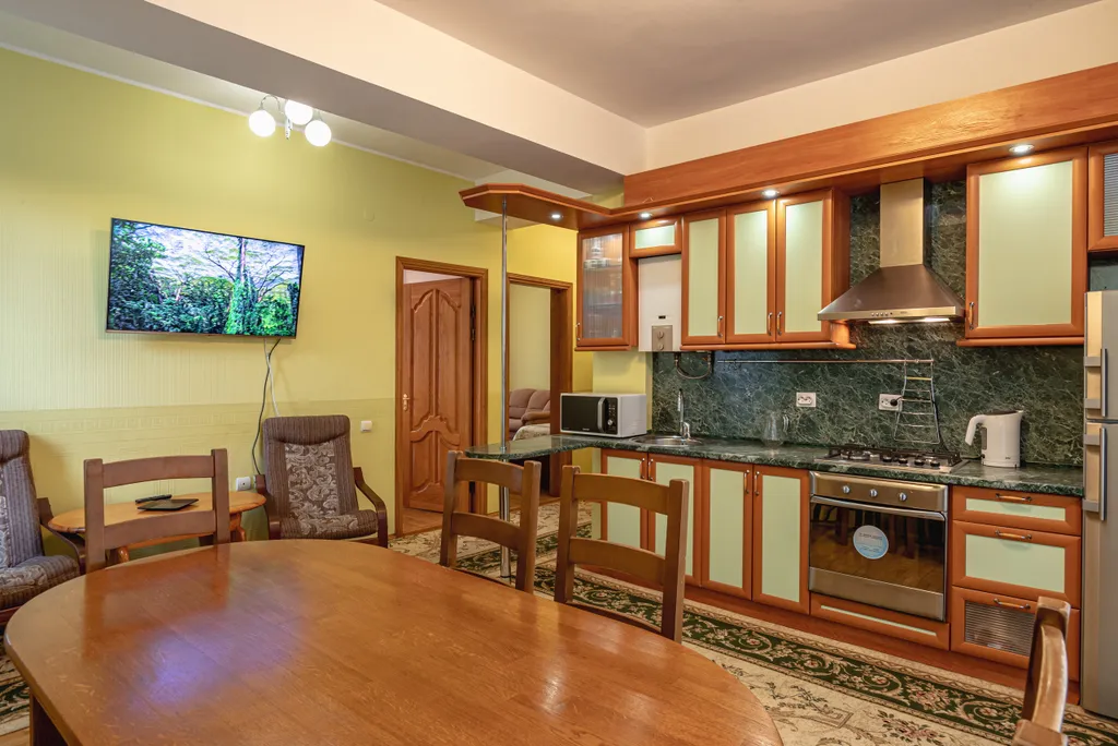 Уютные Апартаменты в центре города с 3-балконами