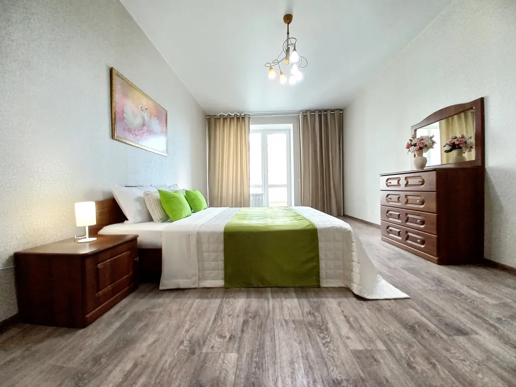 Евродвушка с панорамным остеклением рядом с зоопарком