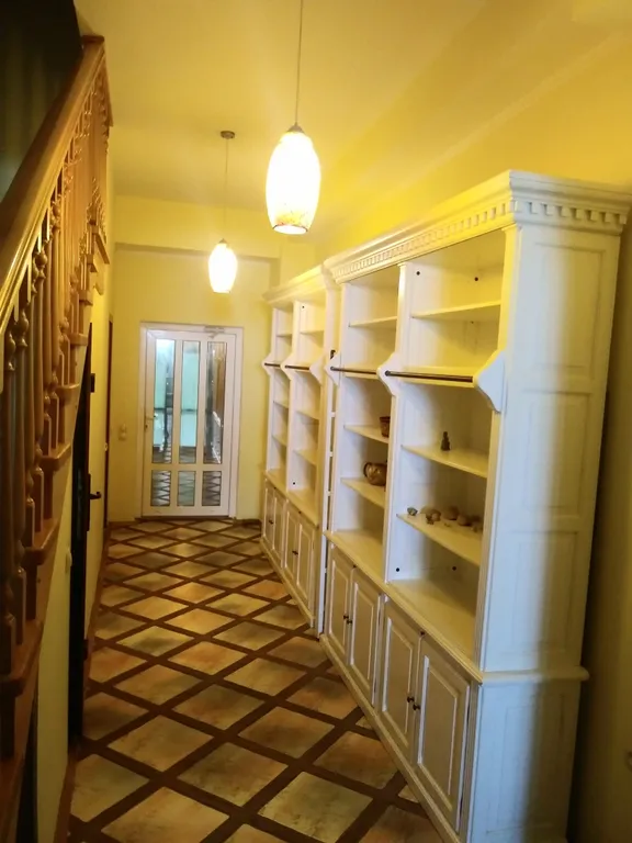 Эллинг на берегу моря