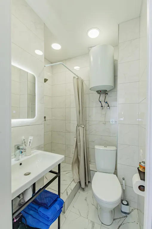 Красивая и уютная студия вблизи метро рядом с центром города