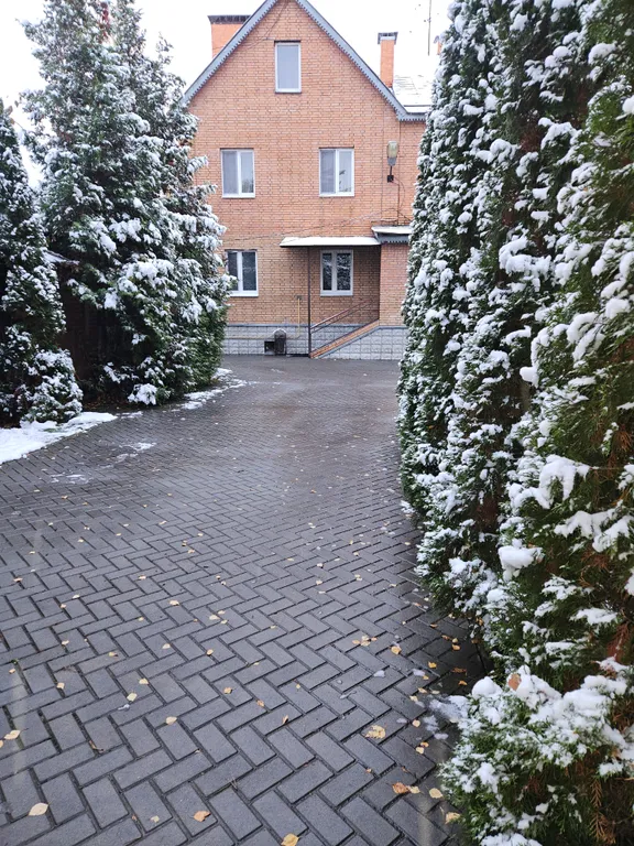 Коттедж Коттедж с большим бассейном — Черное