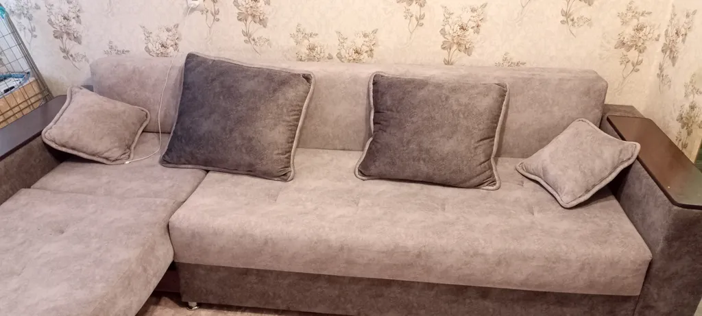 Уютная квартира в районе вокзала, с хорошим, большим диваном.