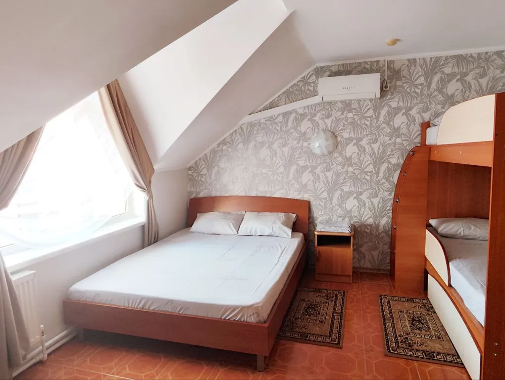 Апартаменты с 1 спальней на мансардном этаже гостевого дома Регион 86