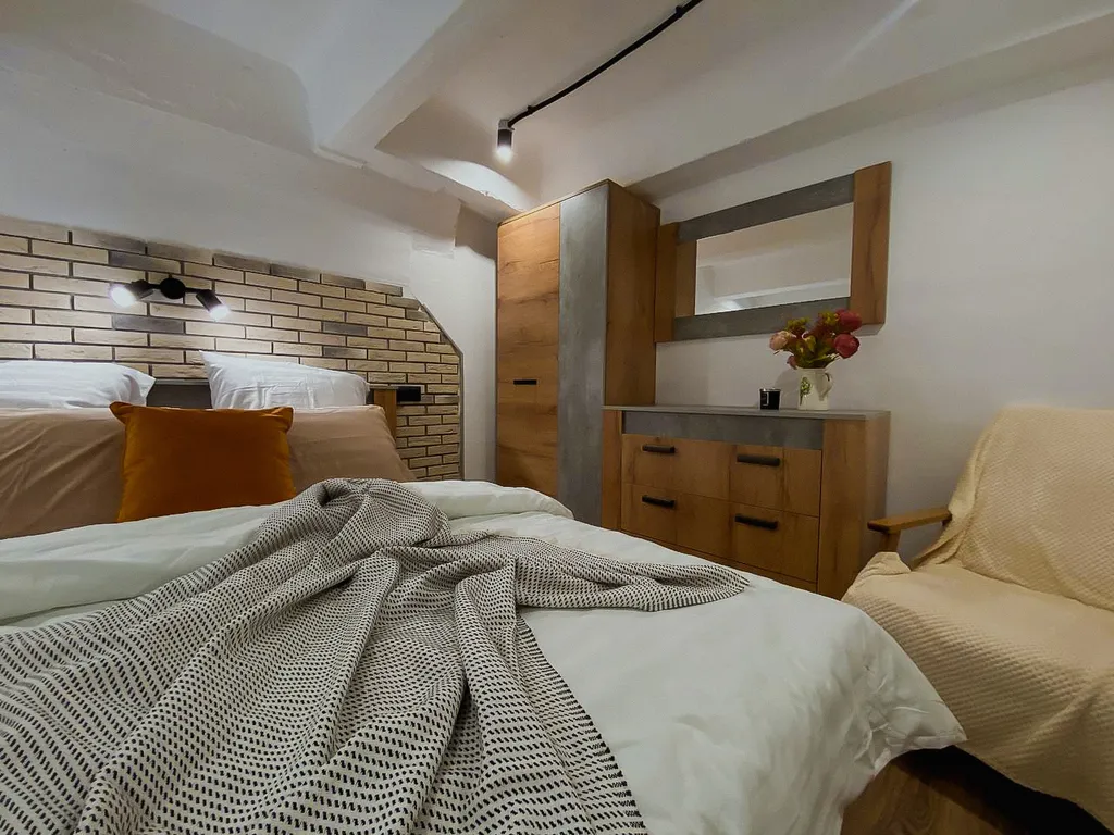 Двухуровневая студия с панорамными окнами