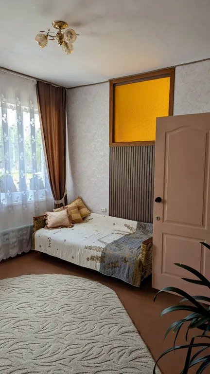 Большой уютный дом с камином и зоной для посиделок во дворе