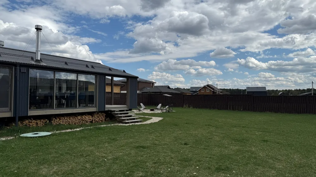 Панорамный дом с камином в престижном поселке