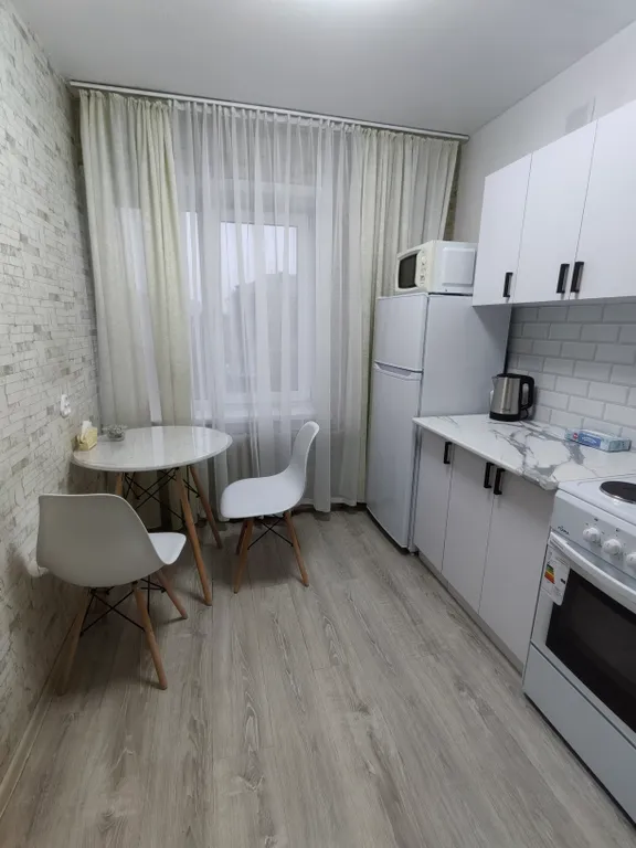 Тёплая квартира с кухней и балконом — аренда посуточно в Братск