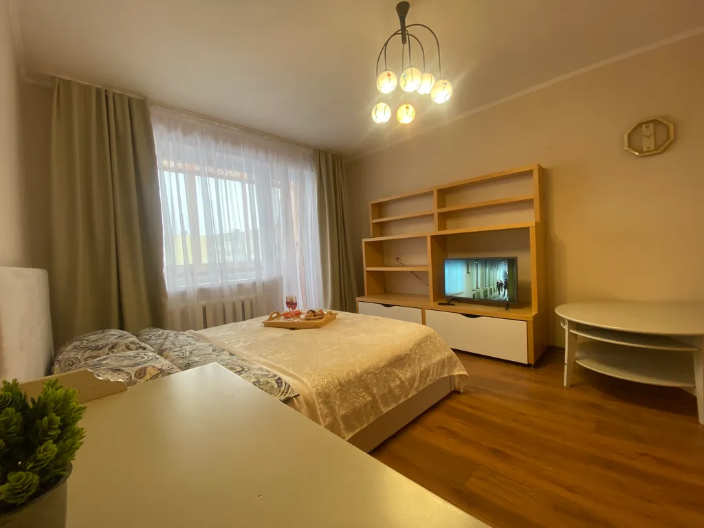 А из нашего окна, речка дивная видна