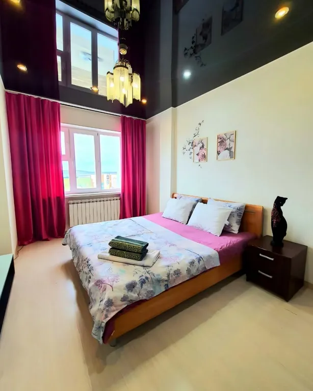 Уютная светлая квартира рядом в центре города с большой кроватью — аренда посуточно в Якутск