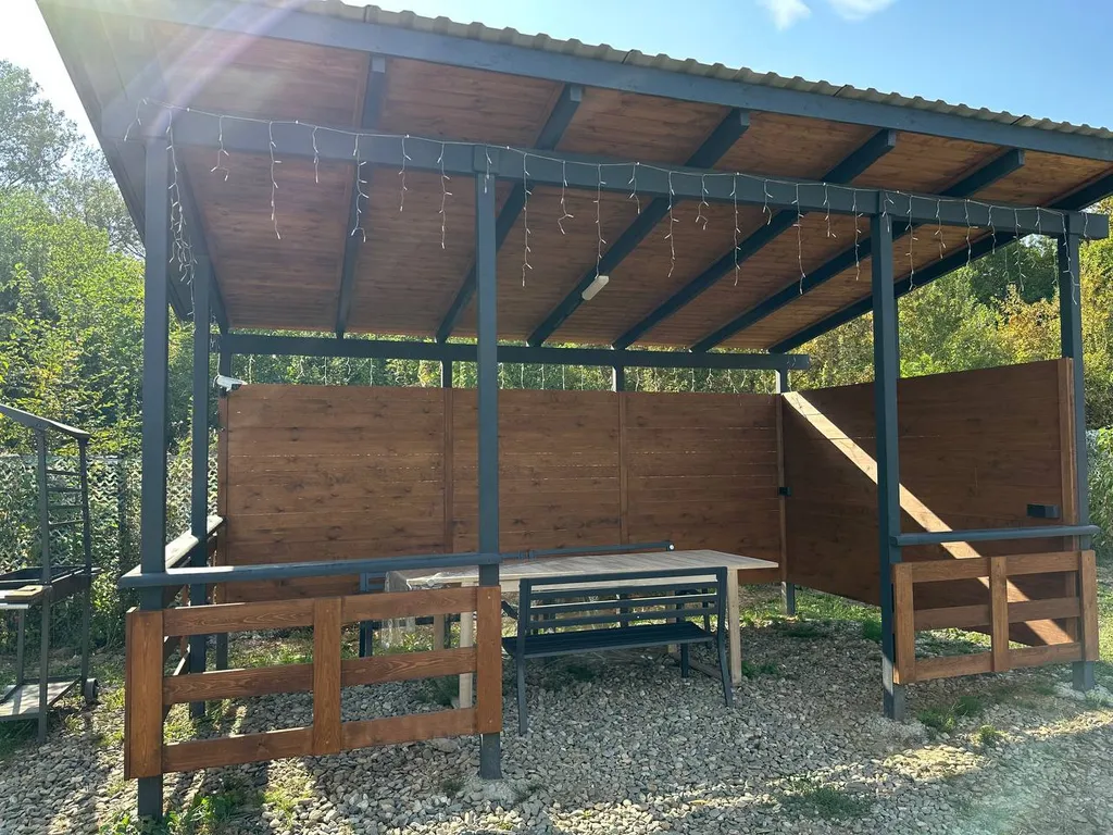 Коттедж Уютный дом у берега реки с баней — Горячий Ключ