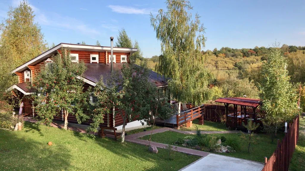 Дом из бревна Терем с сауной в черте города