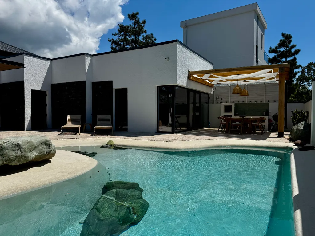 Коттедж Дом в тихом месте, со своим минипляжем — аренда посуточно в Геленджик