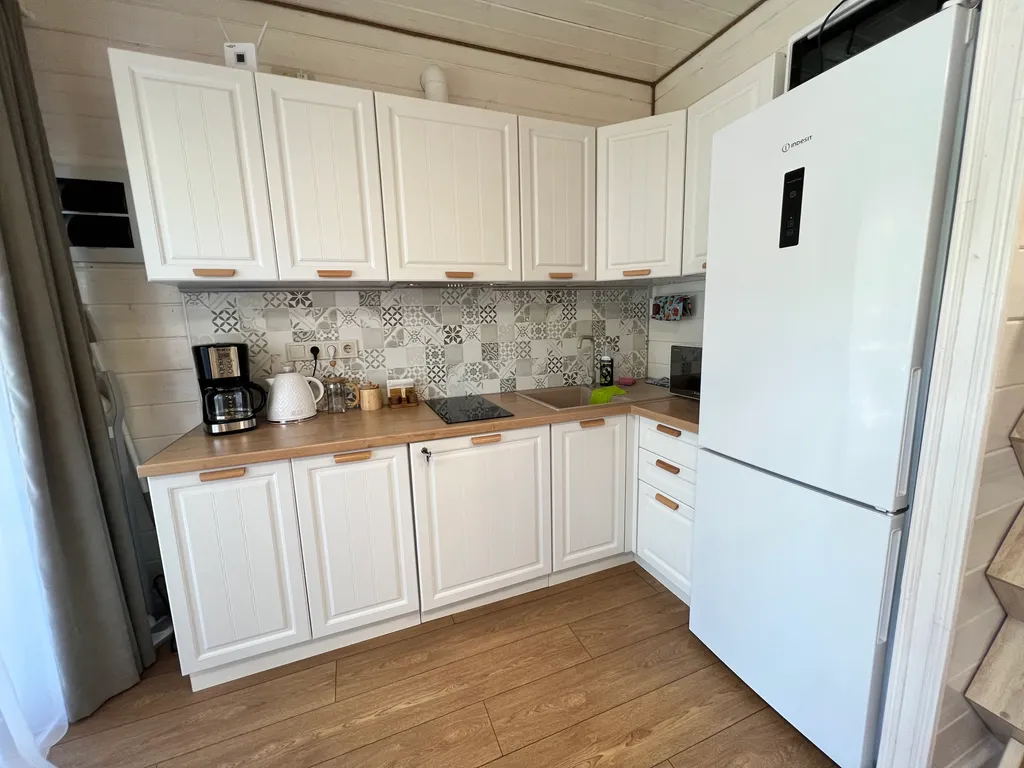 Новый дом с собственной территорией и видом на горы