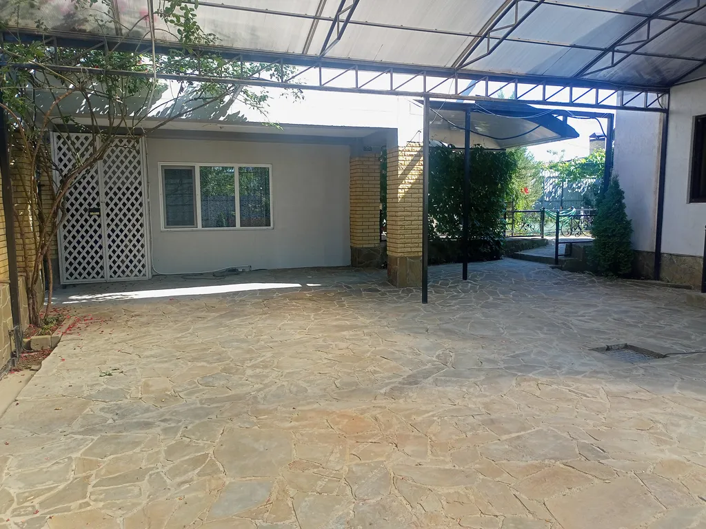 Дом с теплым бассейном и баней на дровах