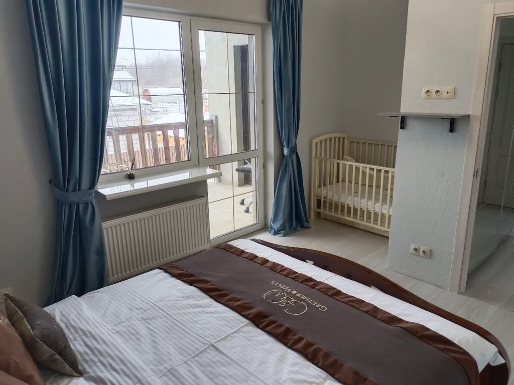 Большой уютный дом с камином