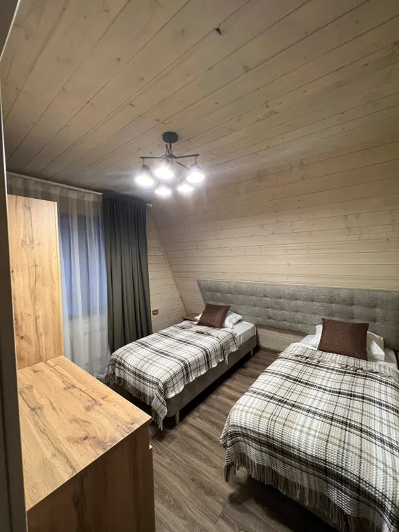 Треугольный дом у реки River House