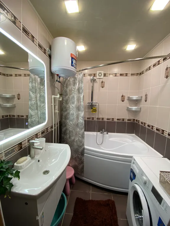 Большая 3-х комнатная квартира возле Ледовой арены в тихом районе