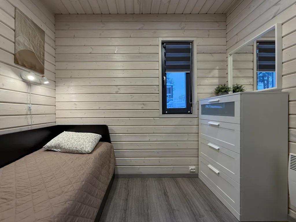 Коттедж Дом на 3 спальни с камином — Стеклянный