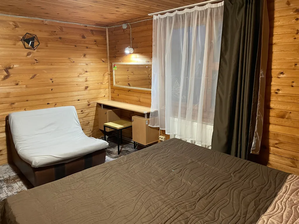 Коттедж Коттедж Уютный 2х этажный классический сруб с 2 спальнями и гостиной — Сириус