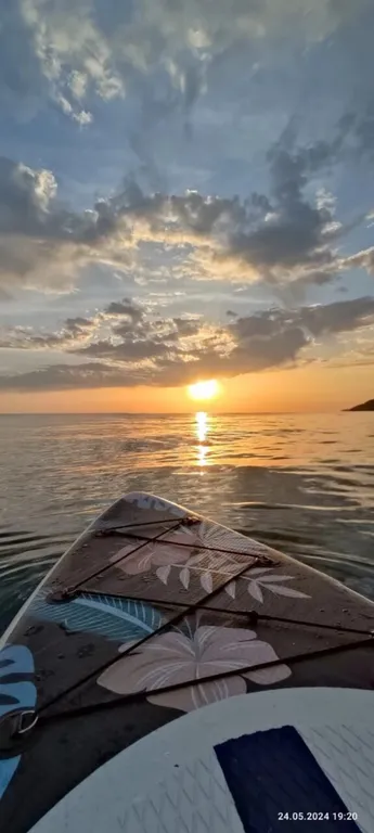 Уютная комната с видом на море