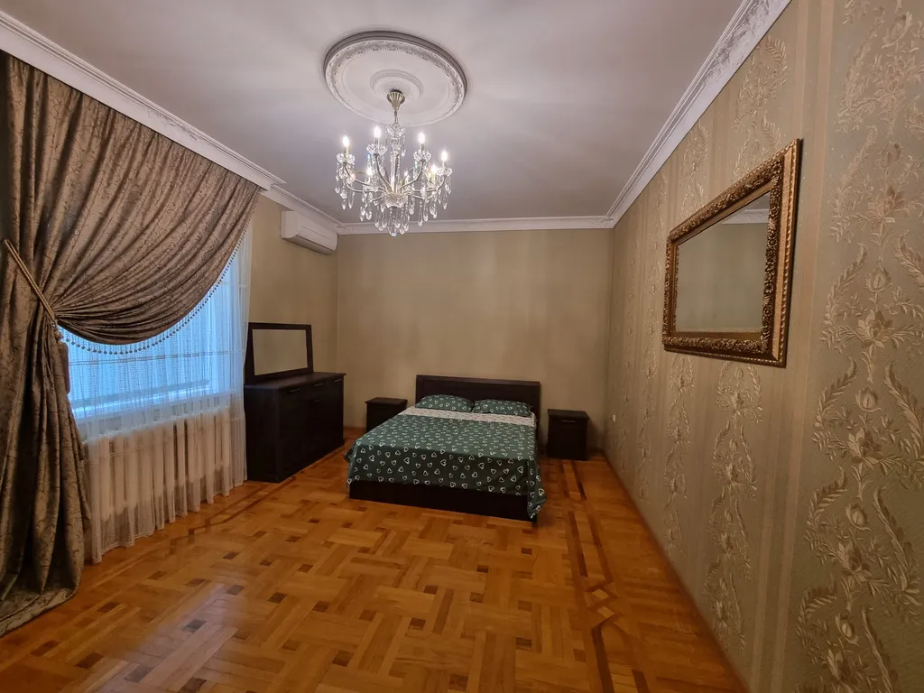 2х этажный дом в самом центре города