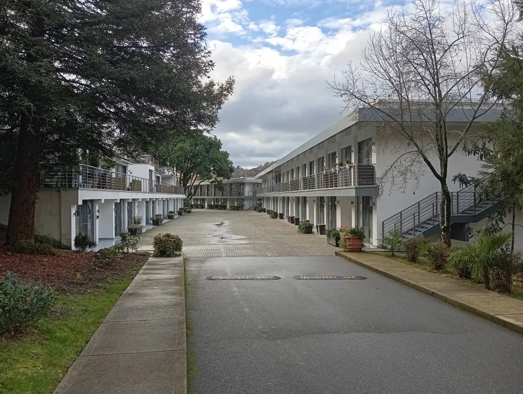 Апартаменты первая линия, у моря, с балконом и видом на горы