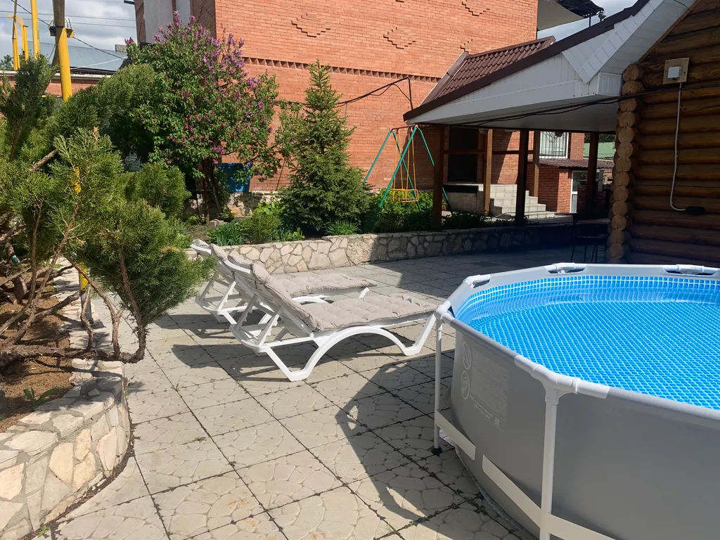 Уютный дом с можжевельником