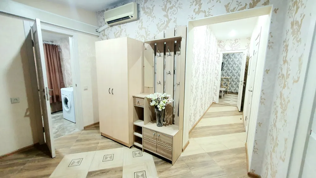 Уютный дом с собственным двором, навесом и парковкой