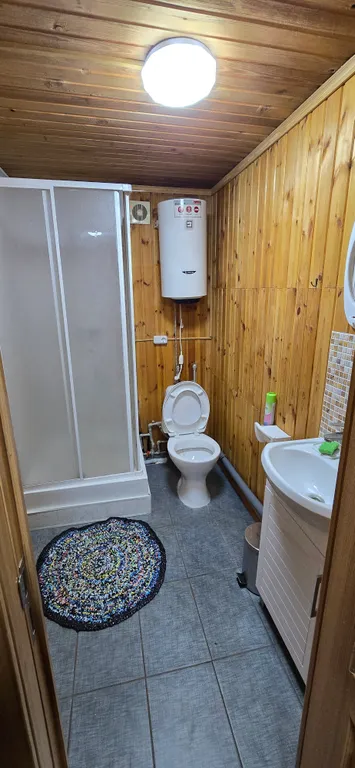 Уютные домики на берегу озера