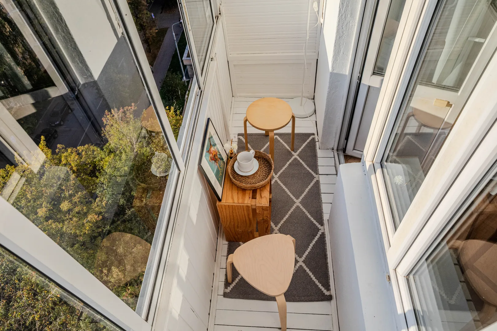 Застекленный балкон с красивым видом и закатами Застекленный балкон с красивым видом и закатами