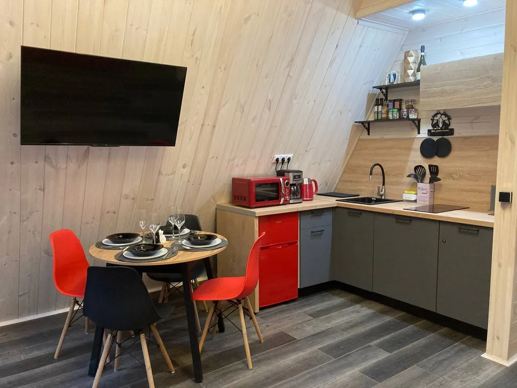 Уютный домик с банным чаном и панорамным видом на лес