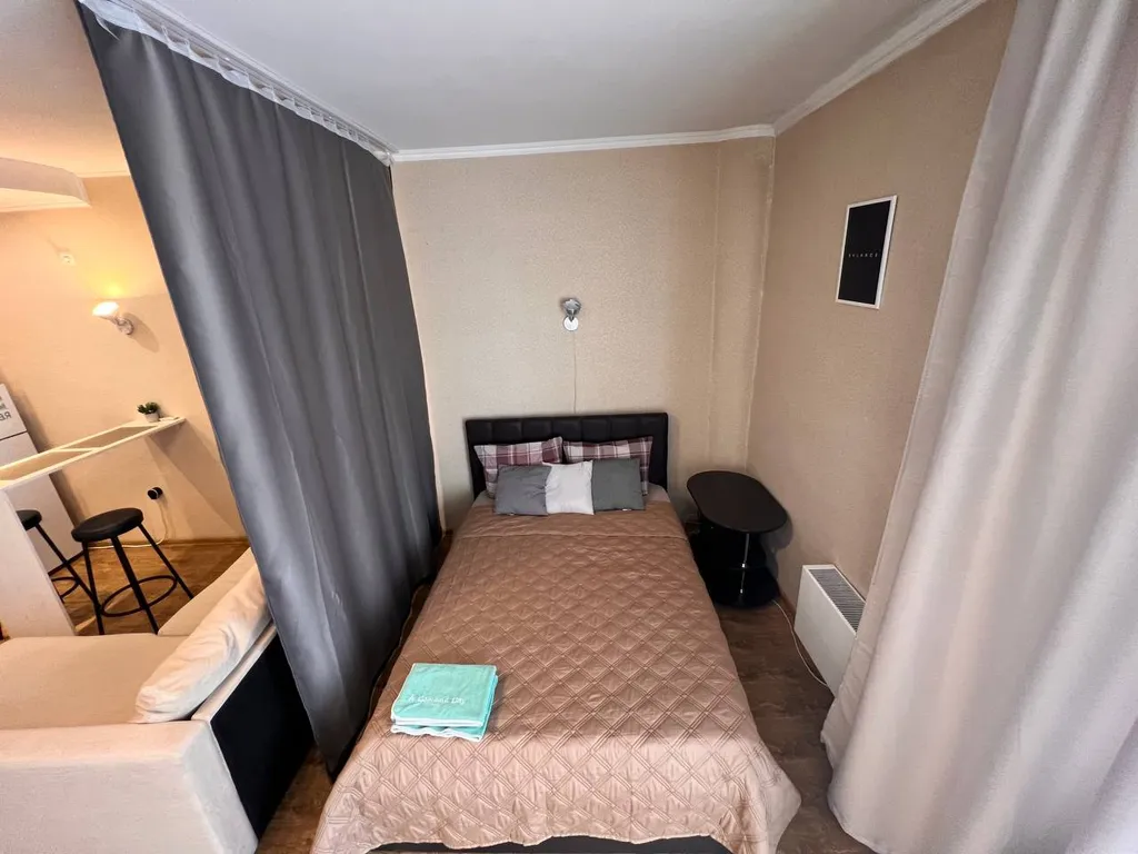 Квартира Уютная светлая студия, центр, ТЦ Вояж, парковка, кафе, аквапарк источник — Тюмень