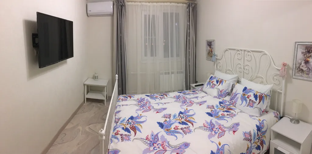 Квартира Светлые просторные апартаменты с уютной спальней — Сириус