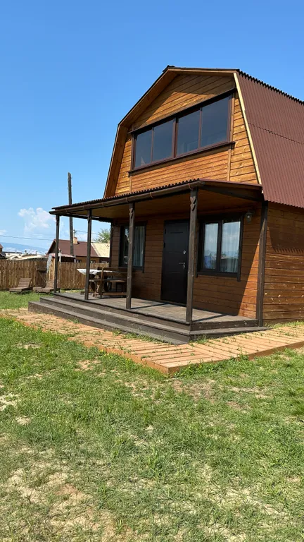 Благоустроенный дом на индивидуальной территории с видом на Байкал