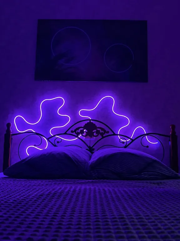 Квартира расположена у РЖД вокзала, до дома -10 -15 минут идти