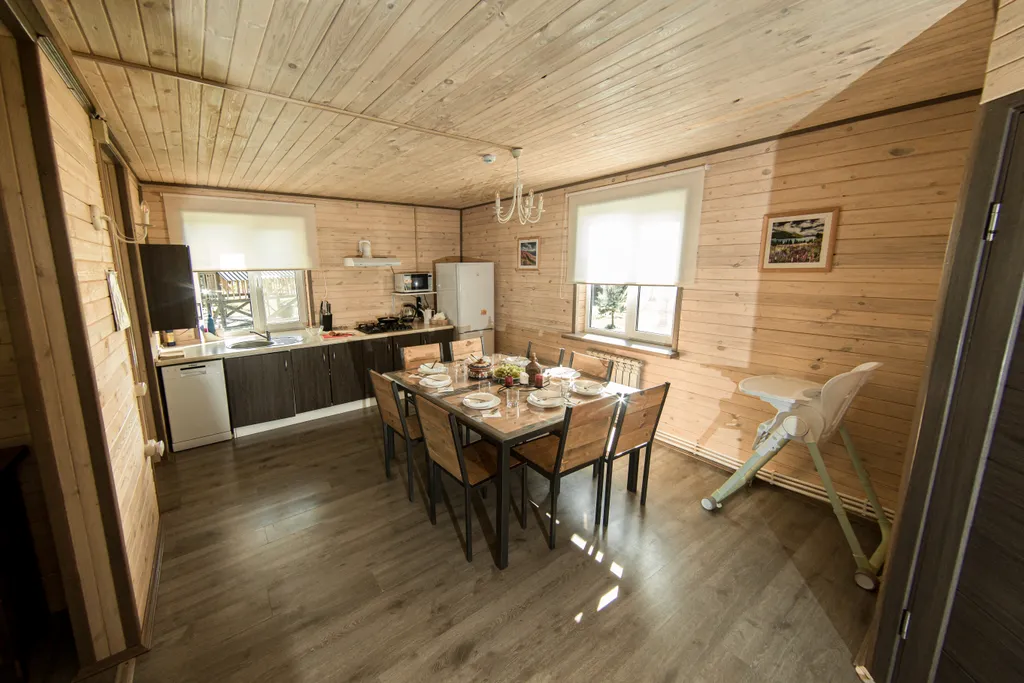 Дом у пруда