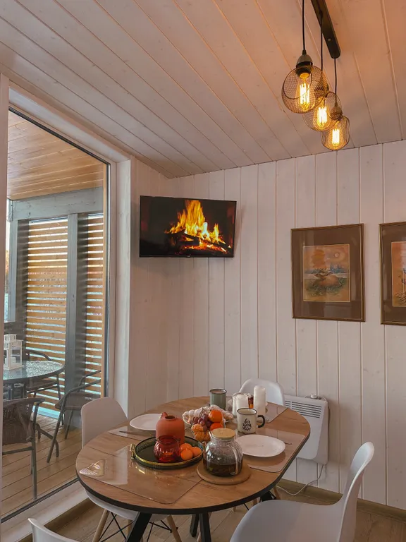 Уютный новый дом с сауной включена в стоимость и видом на озеро и лес