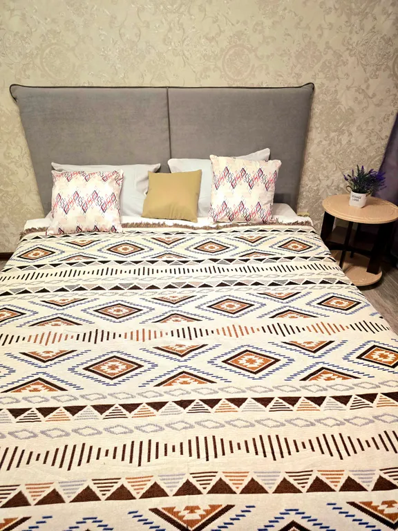 Шикарная квартира с огромным телевизором