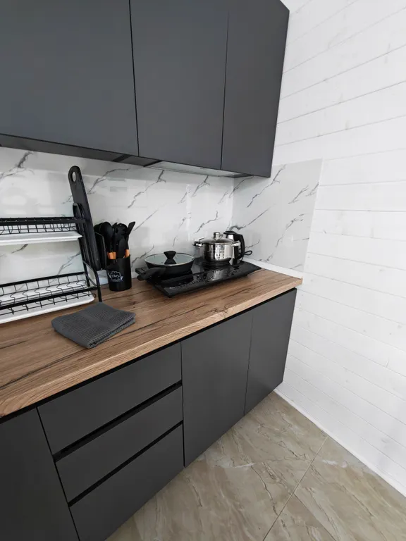 Уютный домик с бассейном среди гор недалеко от моря