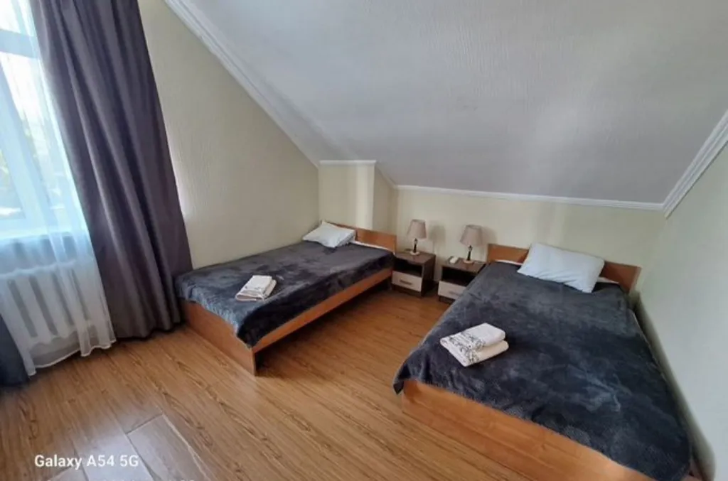 Два этажа с отдельным входом в уютном доме в ущелье рядом с озером