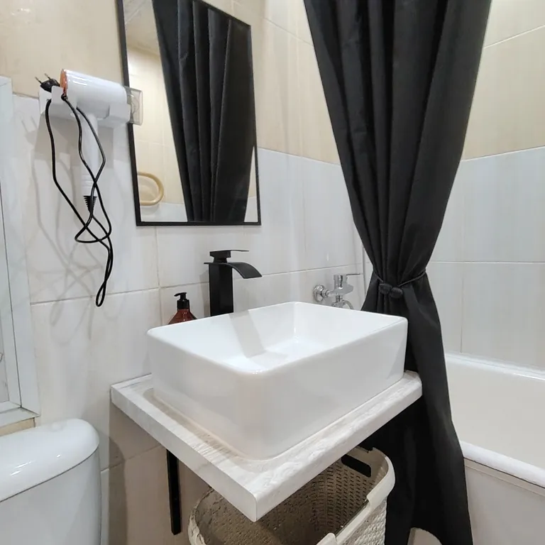 Квартира Квартира в сердце Нефтяников — Омск