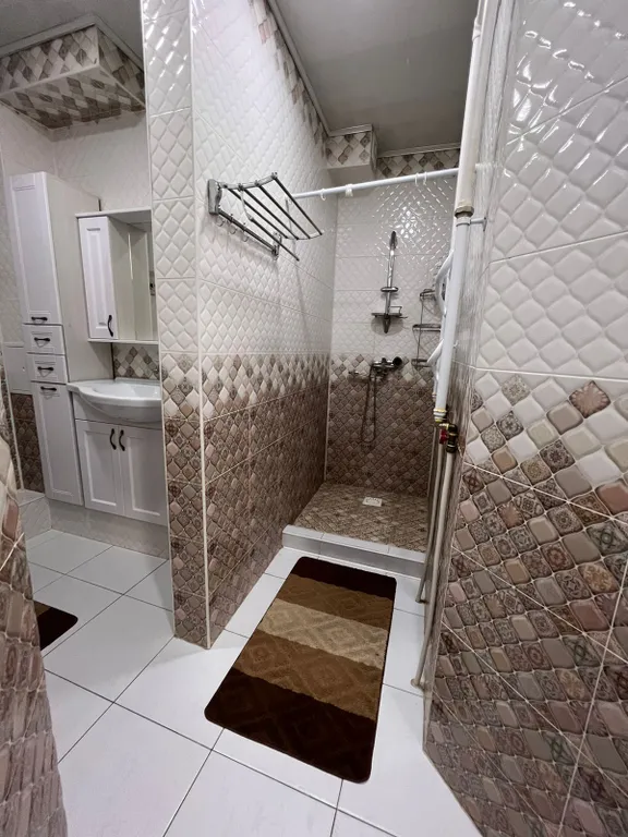 Большой двухэтажный дом